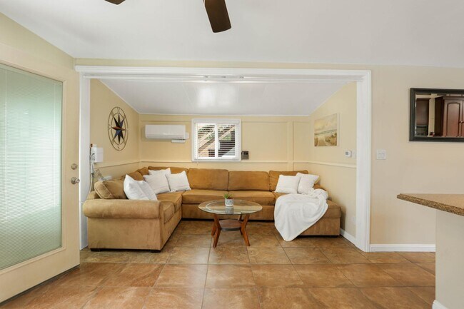Building Photo - 824 Rockaway Ct