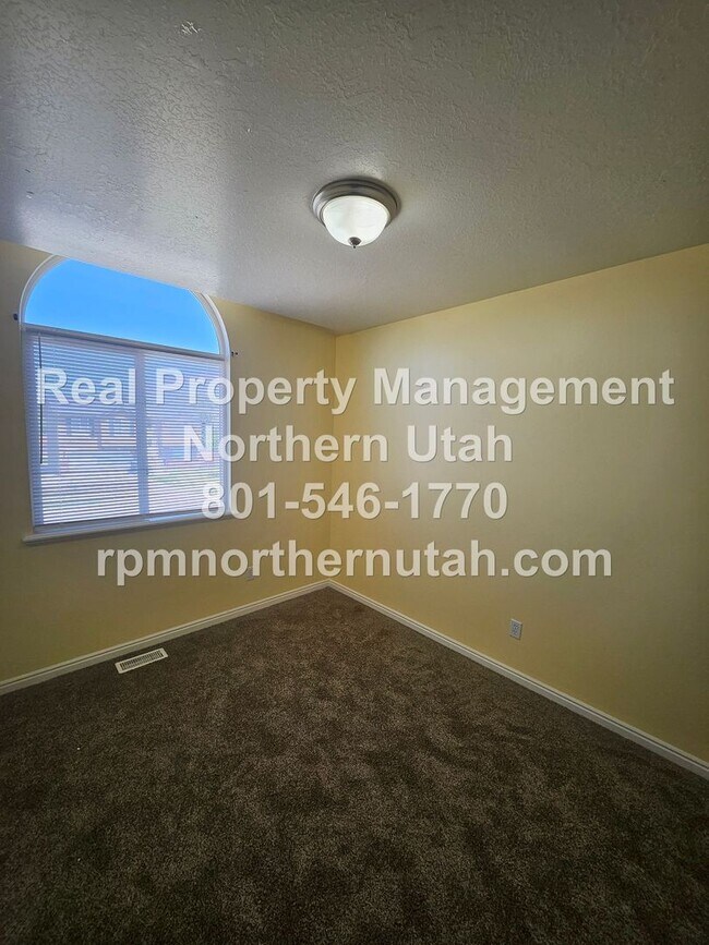 Building Photo - 3 Bedroom Home Coming Available in Ogden