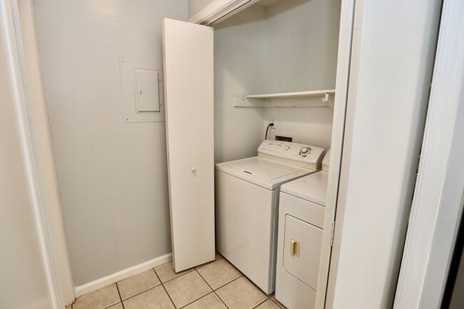 Building Photo - Ready 03-06-26! 2 Primary Suites! Near Little Creek, Dam Neck & Oceana Bases!