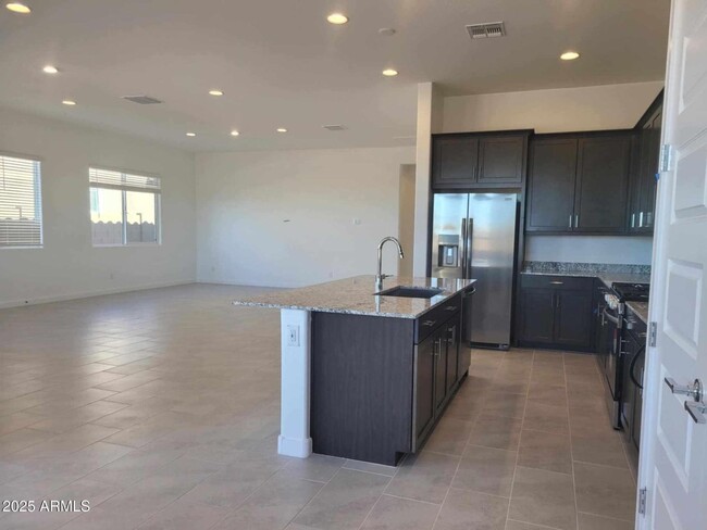 Building Photo - New 2025 Built ++ 4-Bed home + Den in Surp...