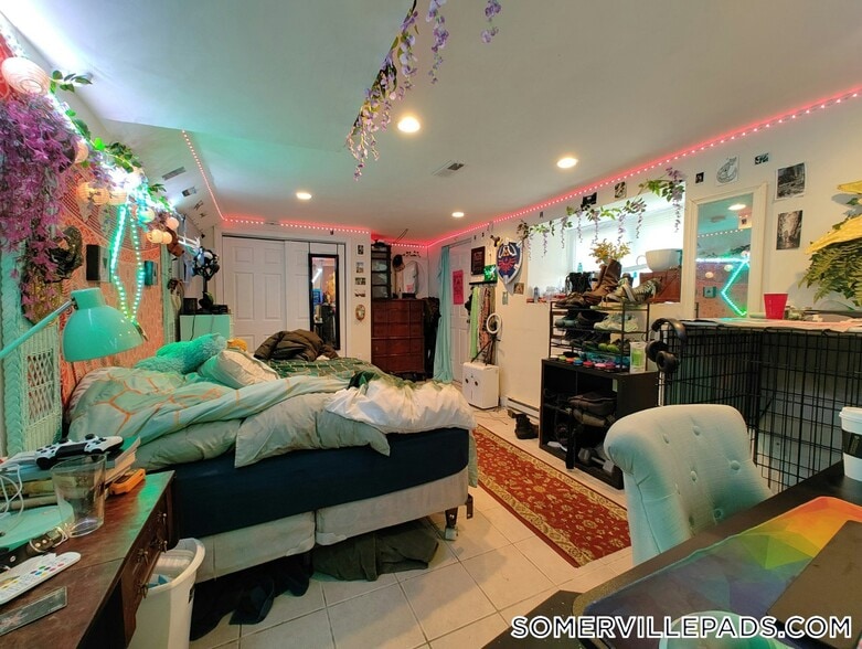 Building Photo - 9 Medford St