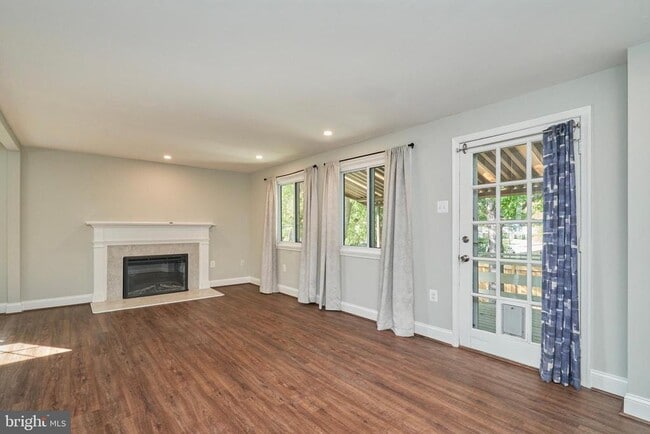 Building Photo - 8076 St Annes Ct