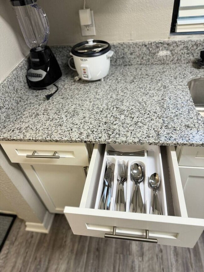 Building Photo - 13915 Heritage Club Dr