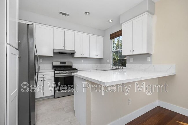 Building Photo - 6148 Paseo Granito