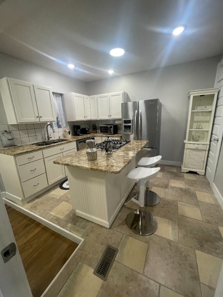 Building Photo - 4522 E Washington St