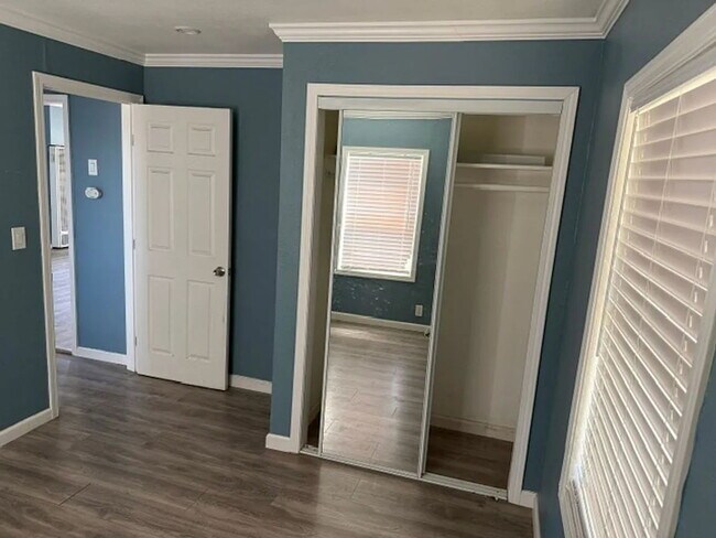 Building Photo - "Charming 2-Bedroom Retreat in Beautiful Bakersfield – Your Cozy Haven Awaits!"