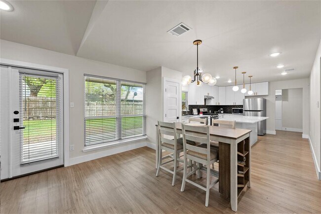 Building Photo - 11708 Shoshone Dr