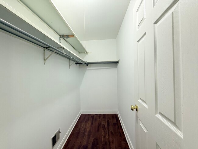 Building Photo - 229 Juniper Ln