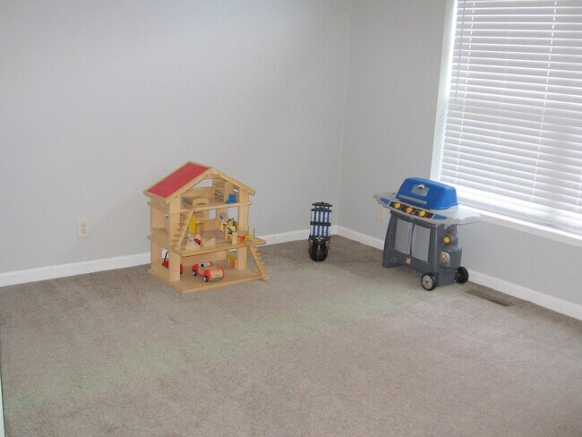 Building Photo - SMITHFIELD