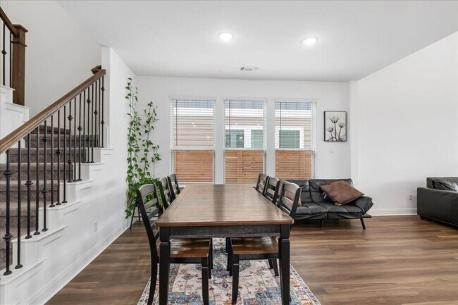 Building Photo - 240 Inlet Ln