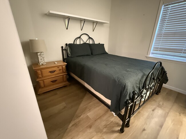 Building Photo - 334 NE 48th St