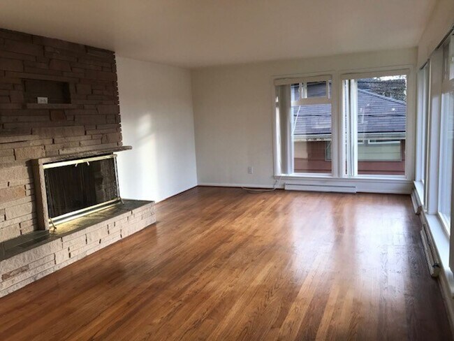 Building Photo - Pre-leasing-Beautiful Bryant Large Remodel...