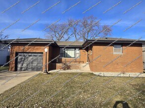 Building Photo - Updated 3 Bedroom Ranch