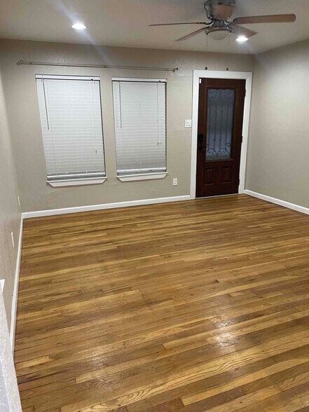 Building Photo - 202 Las Palmas Dr