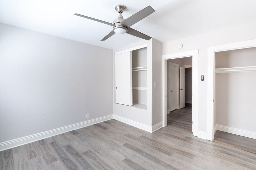 Building Photo - 338 E 7th St