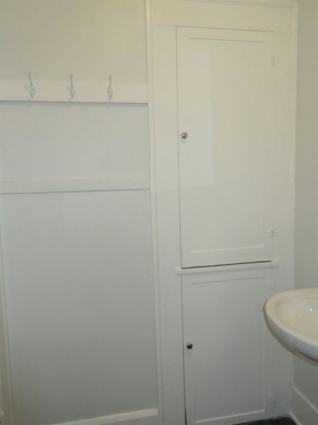 Building Photo - 709 Texas Ave