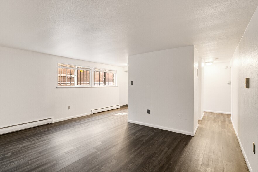 Building Photo - 1326 Corona