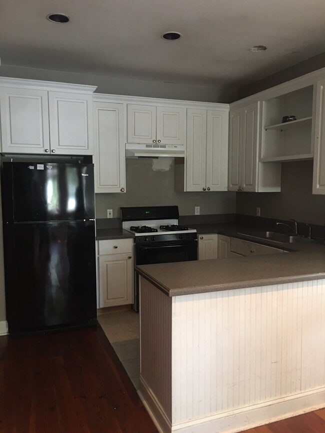 Building Photo - 17 Felix St