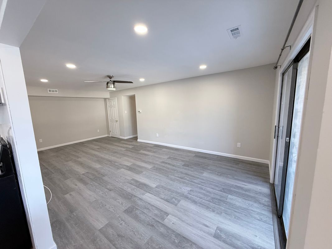 Building Photo - 513 Edison Glen Terrace