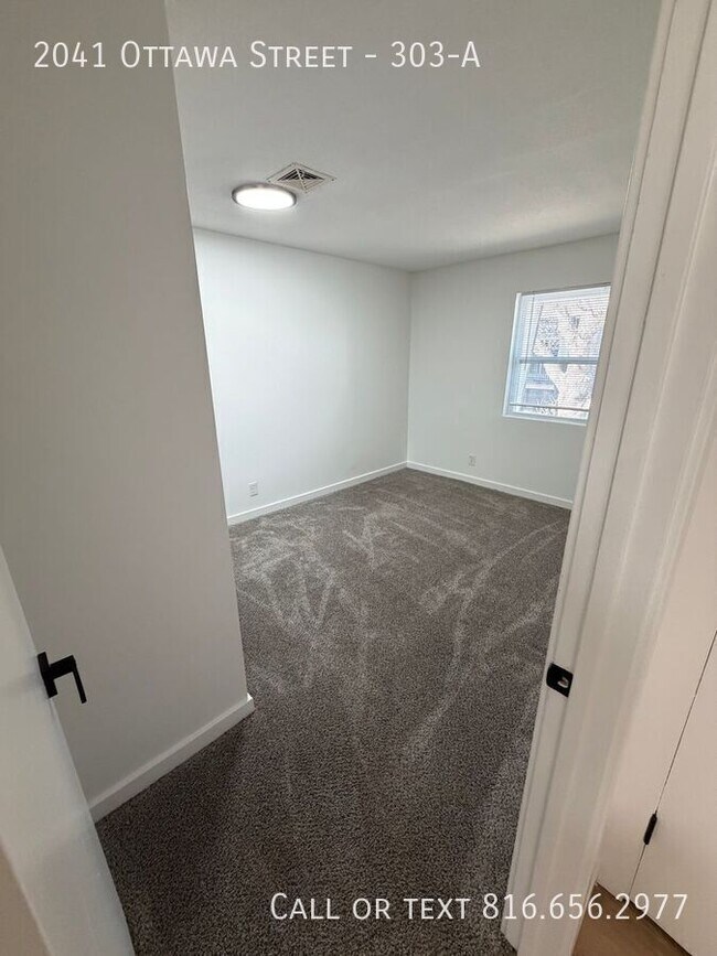 Building Photo - 2041 Ottawa St