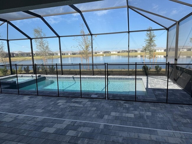 Building Photo - 7761 Lakes Edge Ln