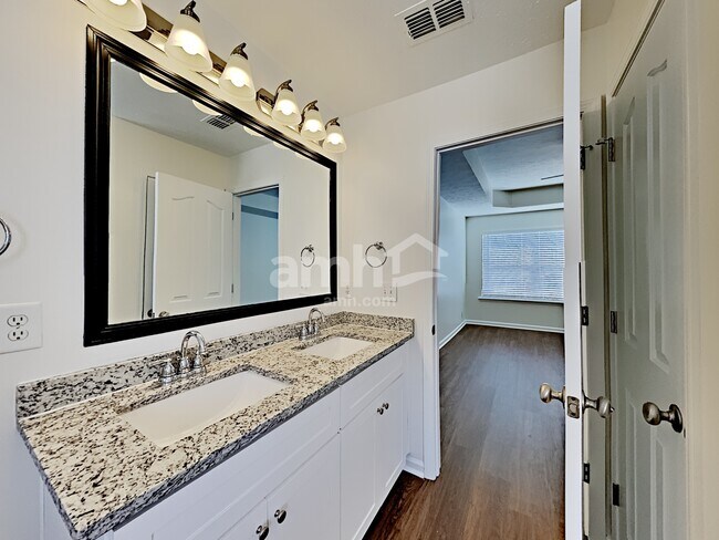 Building Photo - 8912 Ristau Ct
