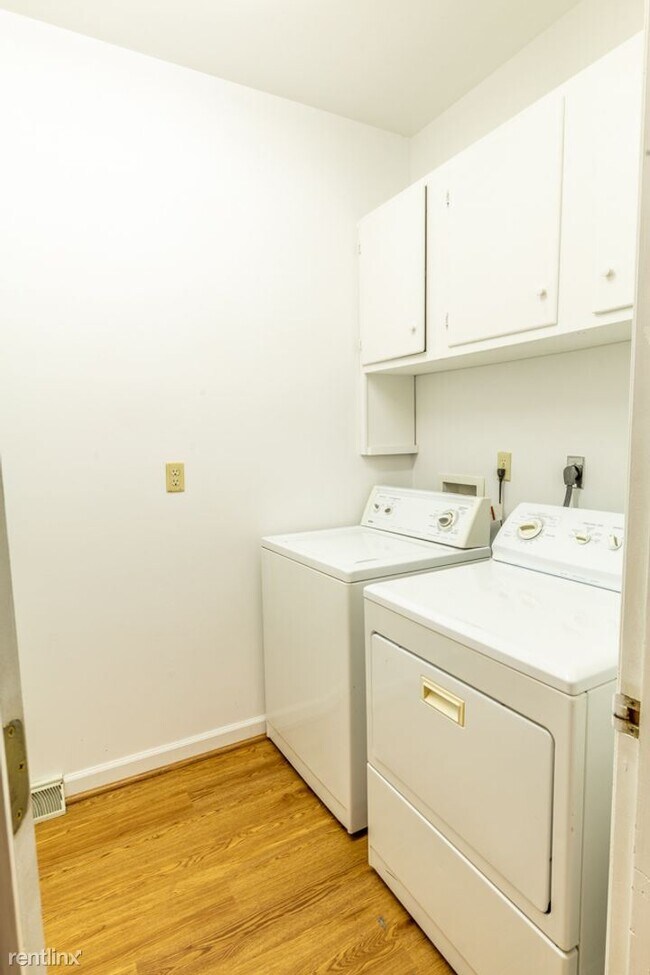 Building Photo - 4 br, 3 bath House - 1118 Wolf Trap Road