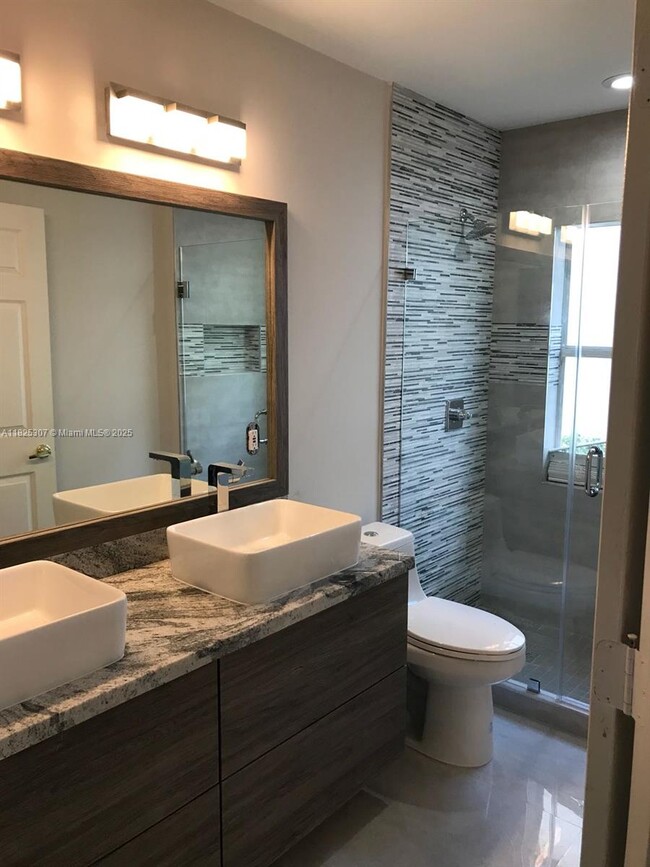 Building Photo - 16725 Sapphire Ct