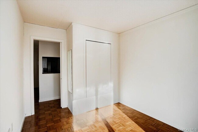 Building Photo - 300 W 135th St