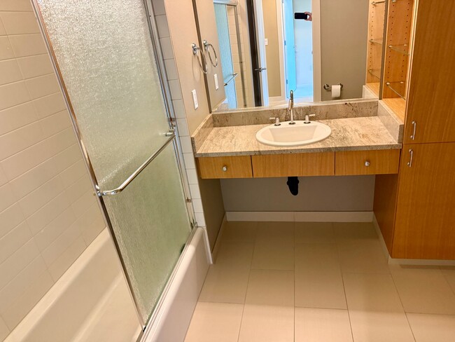 Building Photo - Architecturally Significant High End Unit-...