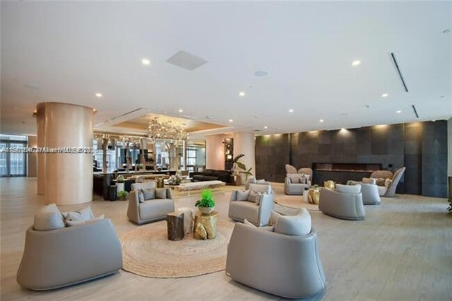 Building Photo - 488 NE 18th St