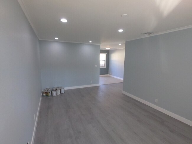 Building Photo - 2551 N Lincoln St