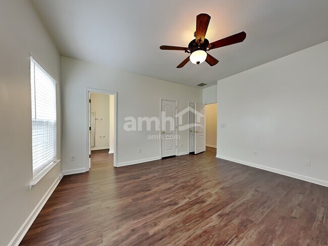 Building Photo - 3439 Silverlake Ct