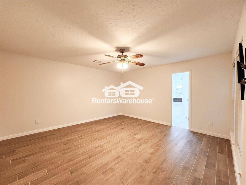 Building Photo - 12800 Briar Forest Dr