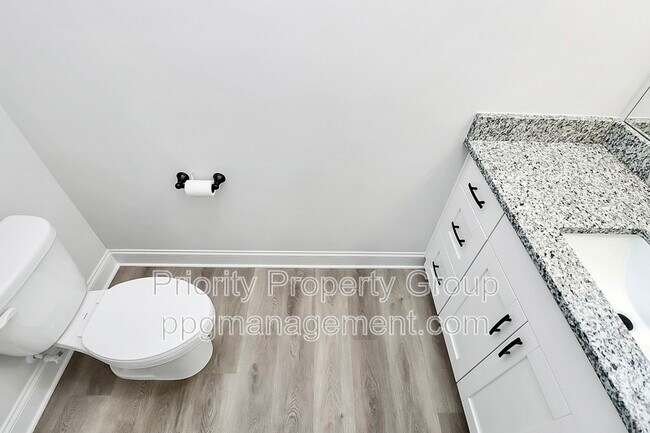 Building Photo - 6618 Riverview Dr