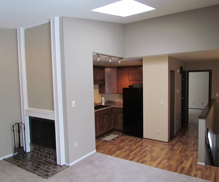 Building Photo - 2094 Fox Hollow Dr