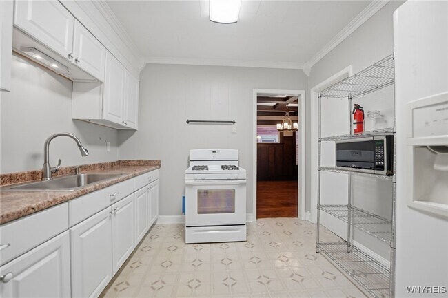 Building Photo - 830 Potomac Ave