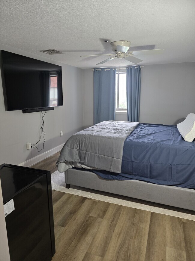 Building Photo - 200 Burkhall St