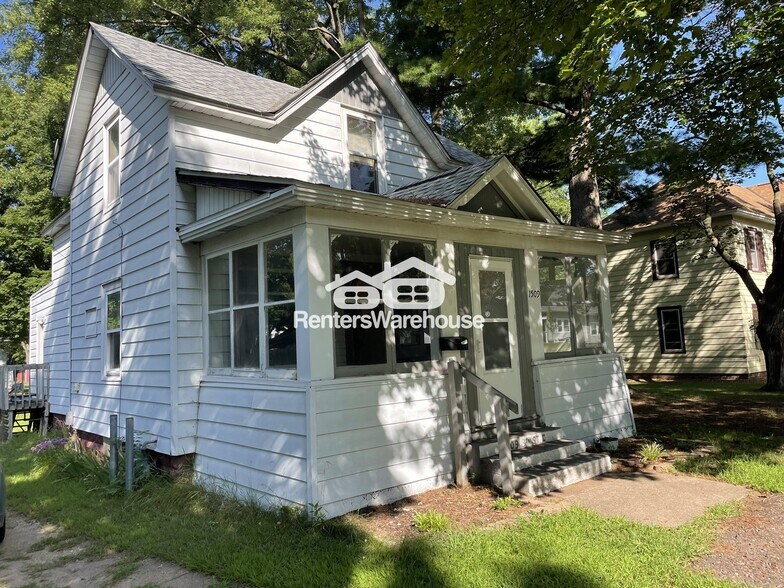 Building Photo - 1509 8th St E