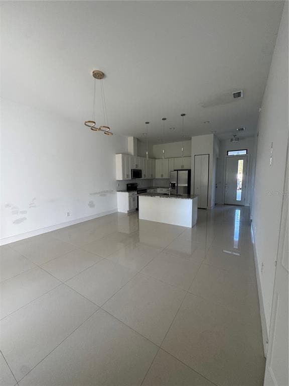 Building Photo - 15 Regent Ln