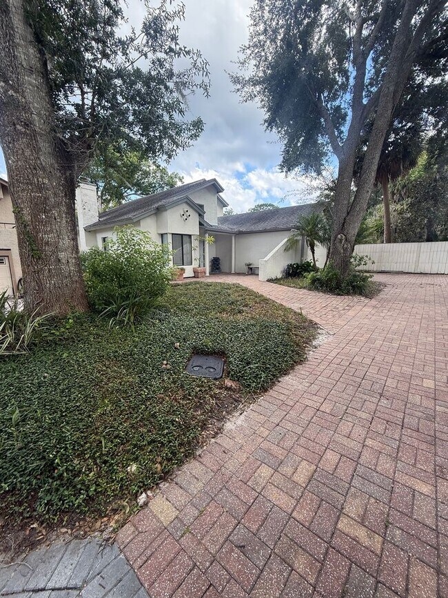 Building Photo - 621 Landings Pl