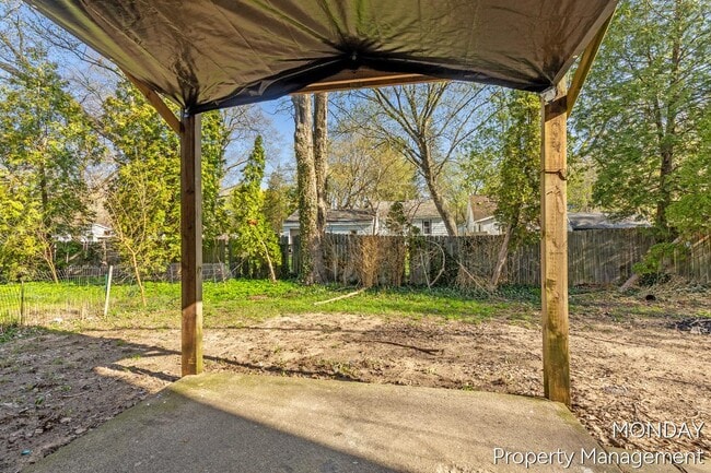 Building Photo - 143 Gaines St SE