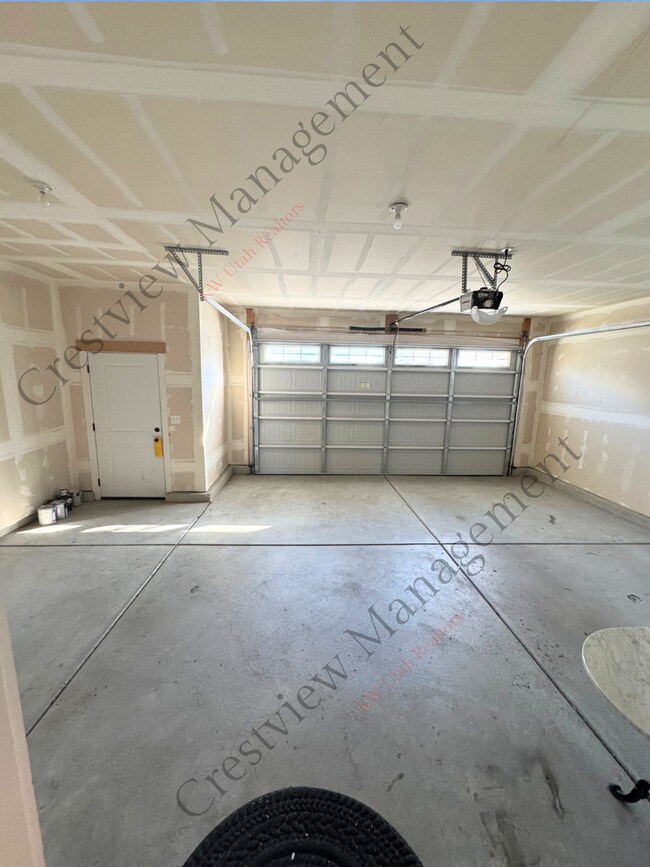 Building Photo - 4883 N Nile Dr