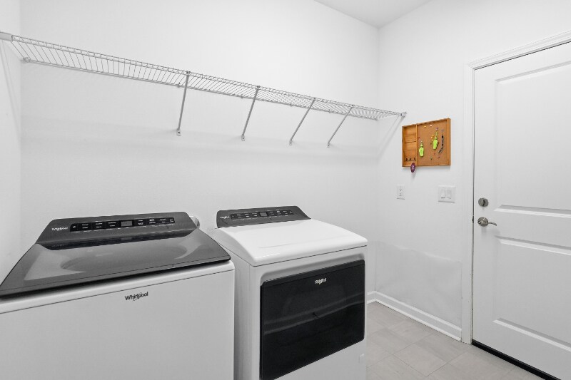 Building Photo - 8632 Tropics Ave