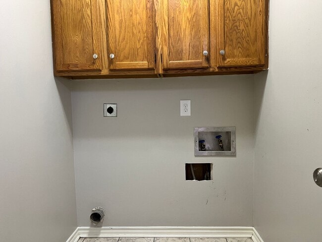 Building Photo - 411 Hickory Rd