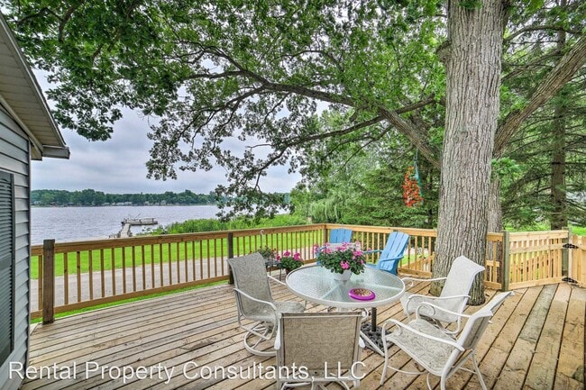 Building Photo - 3 br, 1 bath House - 3880 Bell Lake Dr. NE