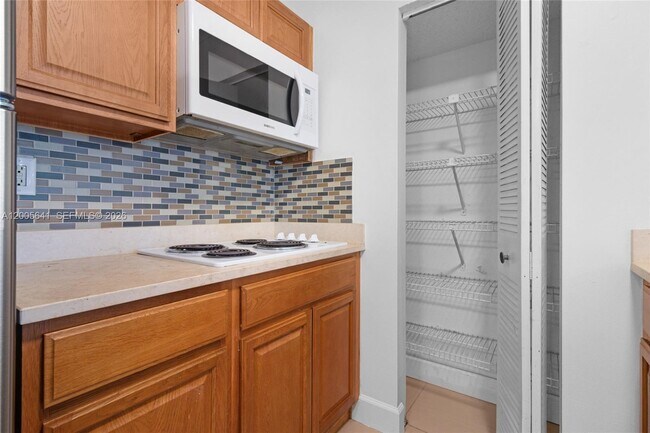 Building Photo - 850 N Miami Ave