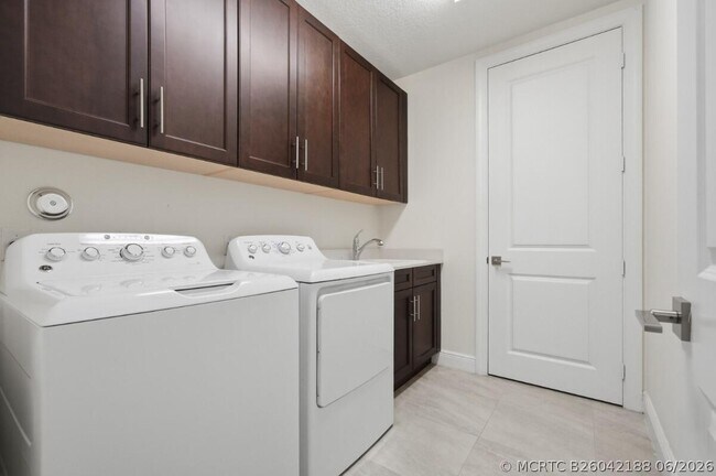 Building Photo - 11760 Bayview Cir