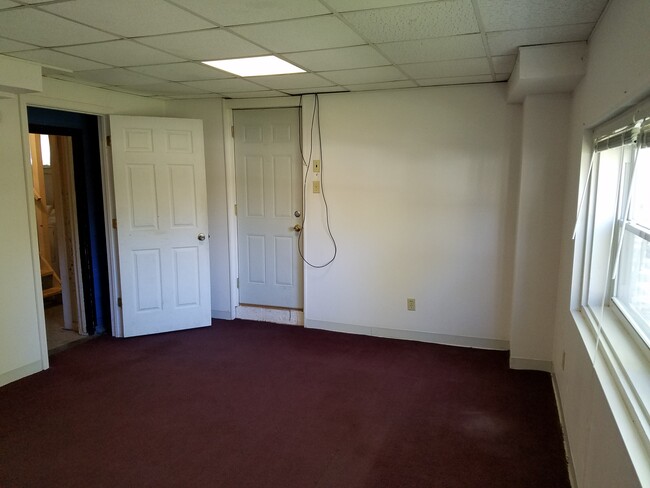 Building Photo - 622 W 18th St