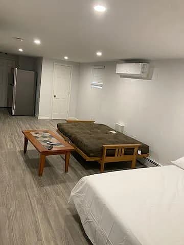 Building Photo - 204 Lott Ave